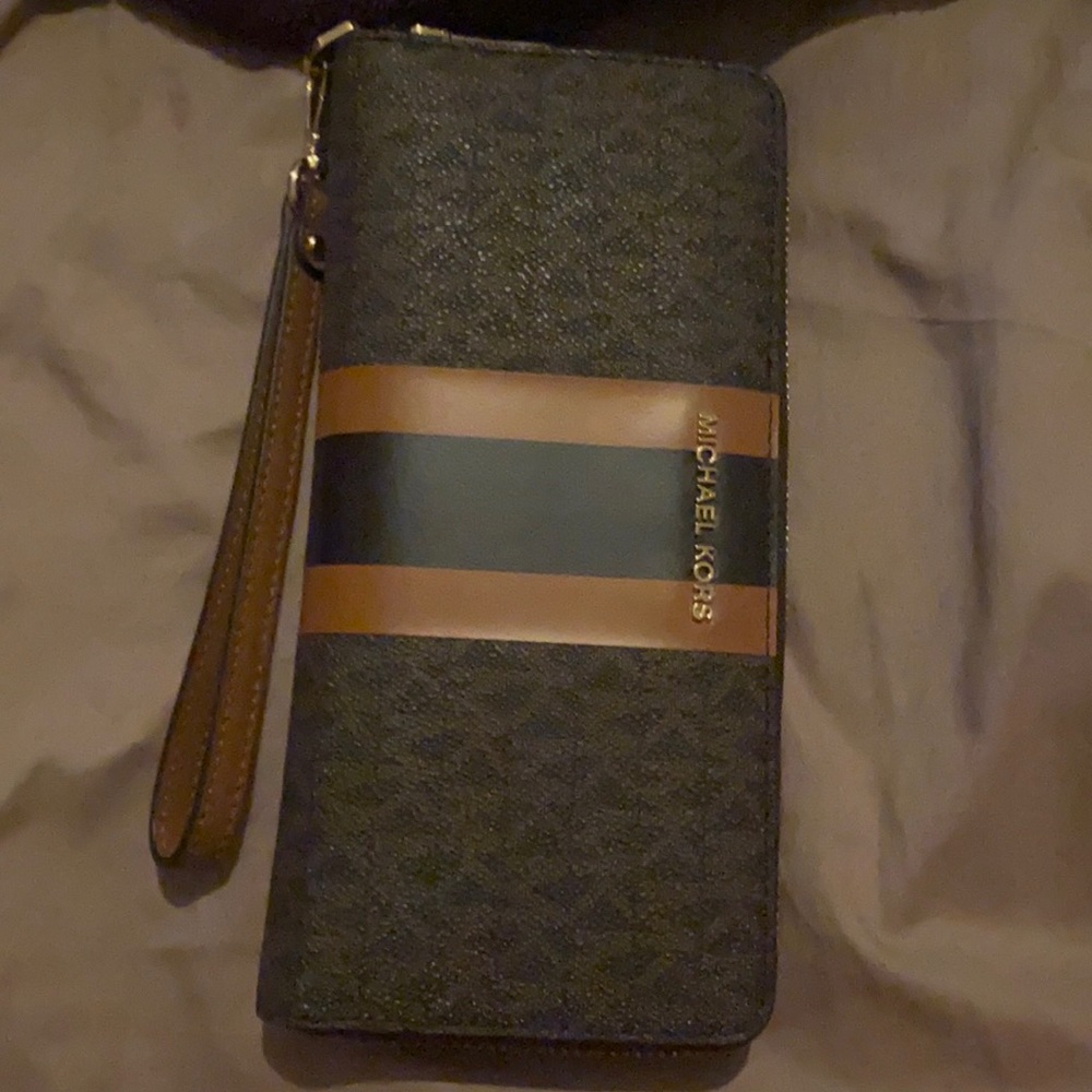 Michael Kors LG continental wallet